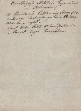 Strona tytułowa tekstu rozprawy Karola Hube, O zasługach Mikołaja Kopernika w astronomii, wygłoszonej na posiedzeniu w dniu 14 II 1834, ze zbiorów Archiwum Nauki PAN i PAU